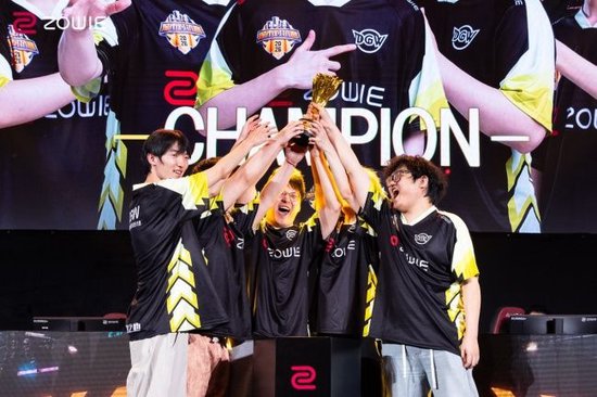 ESPN记者:湖人队内部人士暗示詹姆斯父子可能一起转投新球队