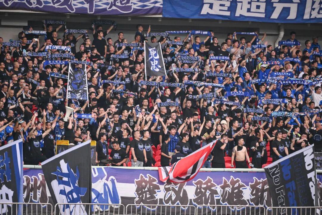前国脚申思殴打小球员 50名家长集体发声:支持申指导 别影响我们