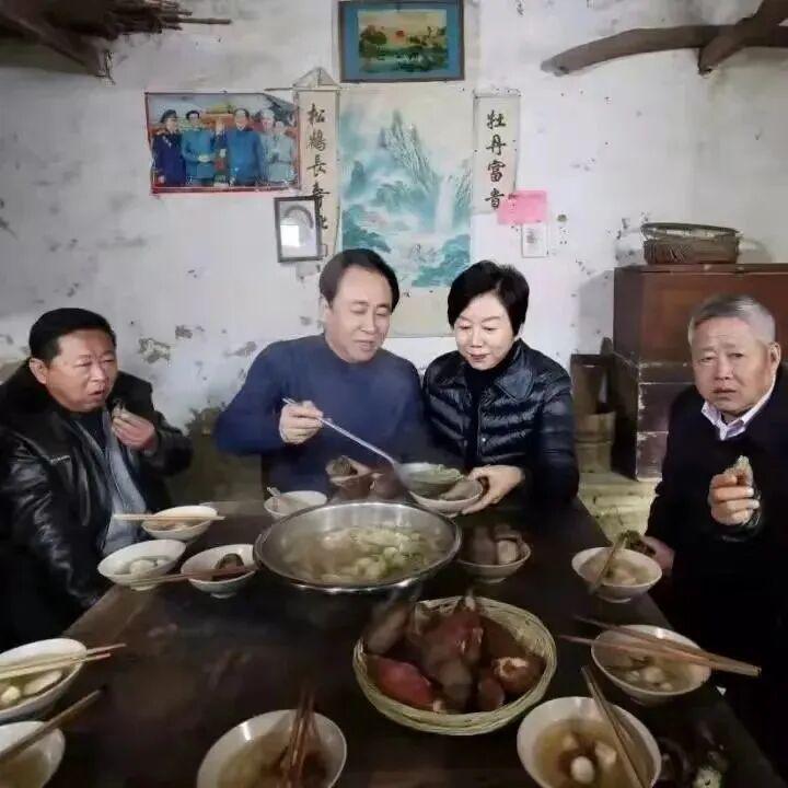 ESPN记者:皇马为琼阿梅尼标价9000万欧,今夏或出售他;邮报:曼联未来数月可能会和B费进行新合同谈判