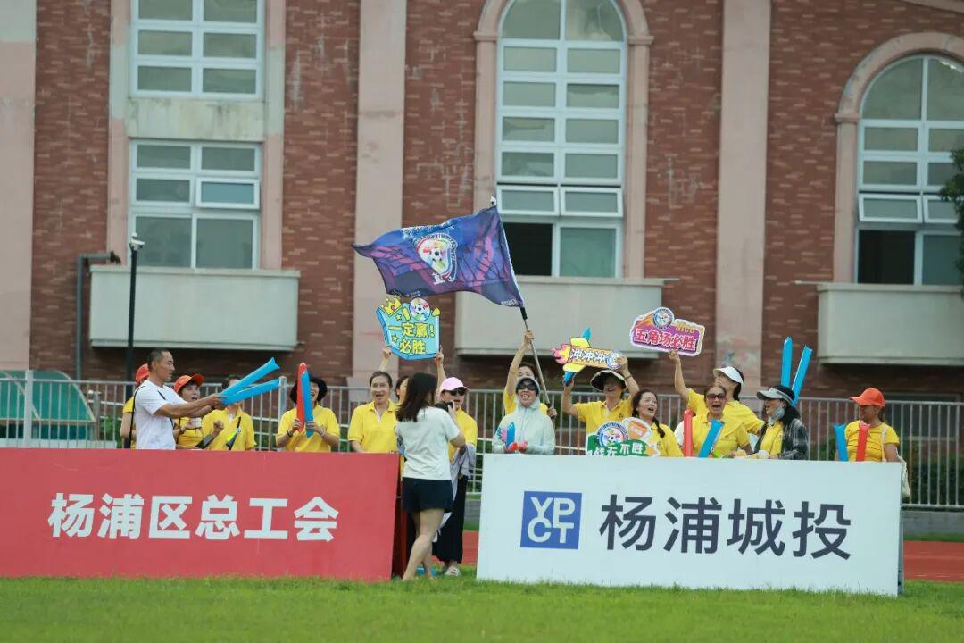 NBA球员齐聚青训营：朗多传授球商，欧文膝伤后首秀状态良好