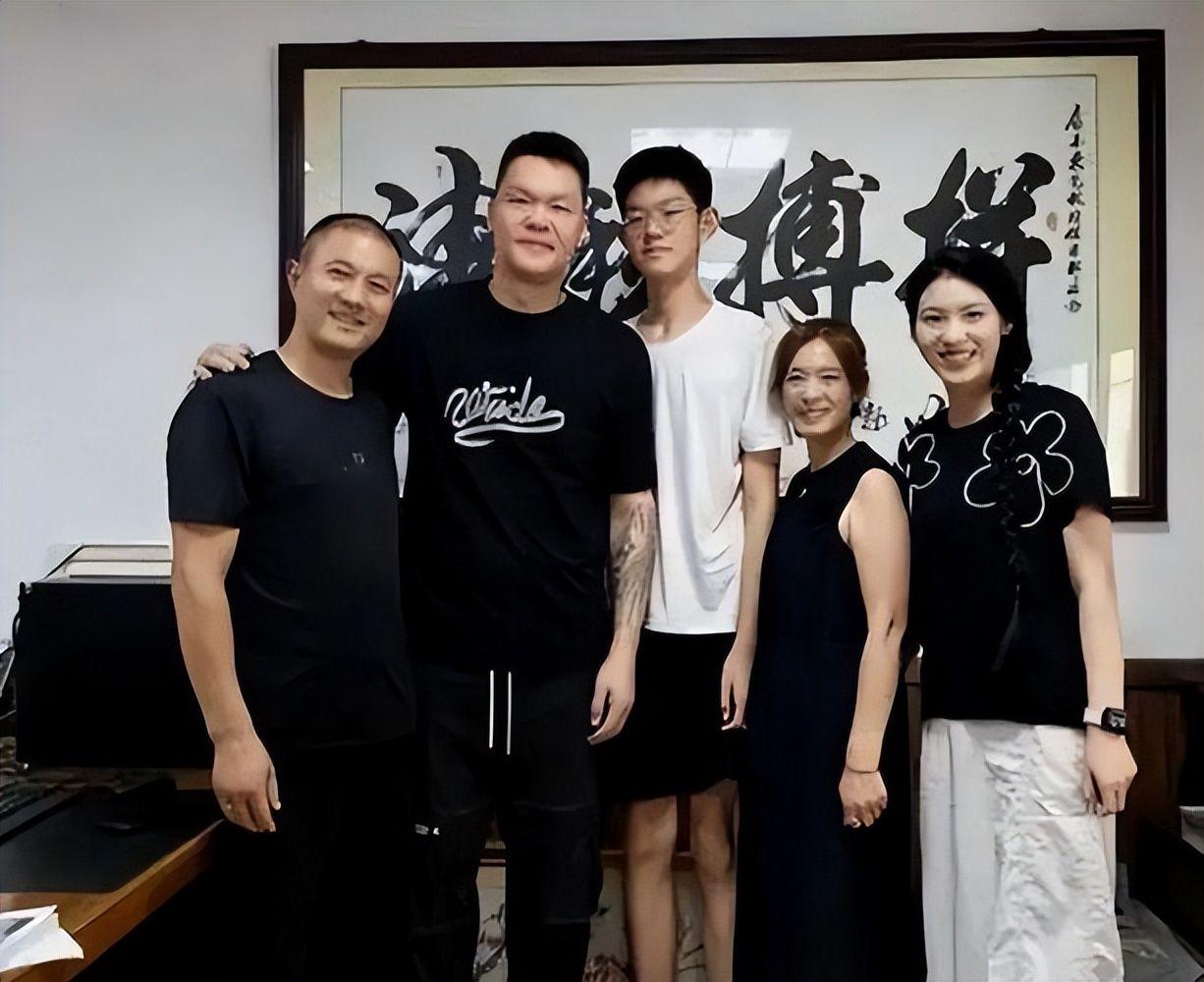 再添头衔!54岁奥尼尔获颁荣誉FBI特工 球员时期曾担任预备警官
