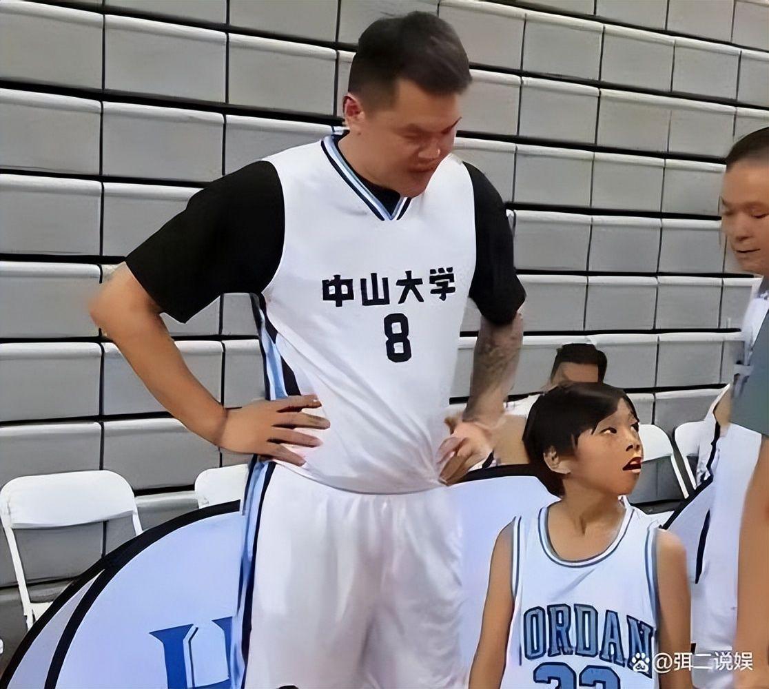 秋裤门将,21岁留洋,43岁退役,欧洲杯最后一舞10次扑救