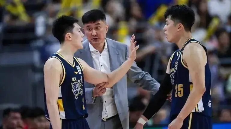 CBA重磅引援诞生！山东男篮迎强将，2张护身符在手，赛季仍存变数
