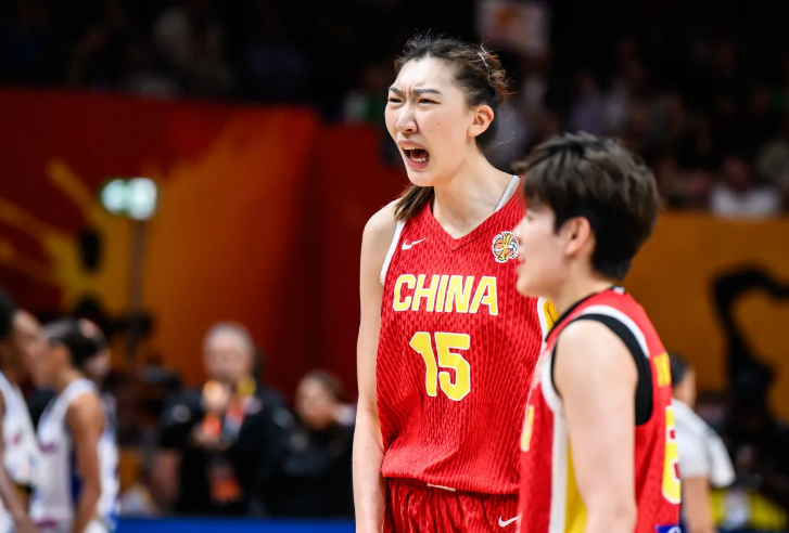 中超巨大争议!费利佩压哨进球被吹,王子铭干扰门将,蓉城全队暴怒