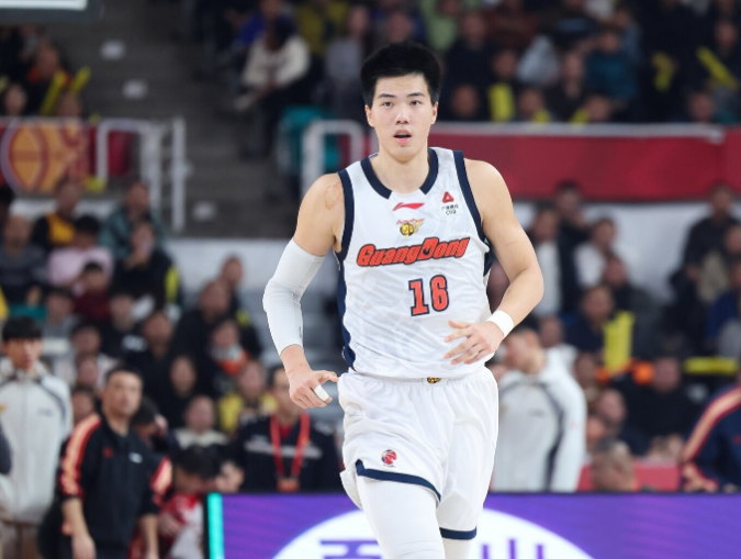 又一人重伤！快船米勒肩部手术至少休战半年：7月刚签3年合同